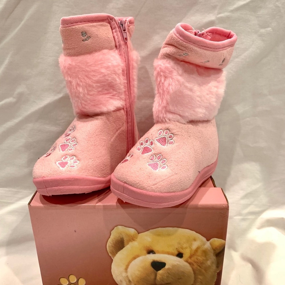 ✨NEW✨Girl fuzzy booties Size 5 PINK 🐾
